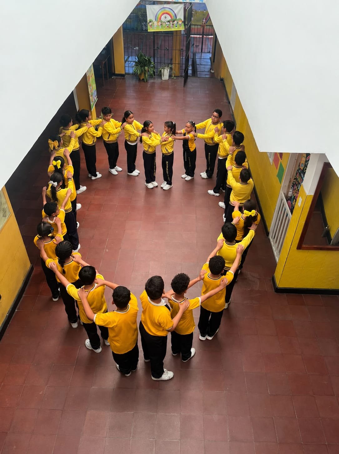 Un corazón formado por nuestra comunidad